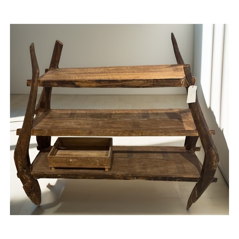 Flotte, robuste, rustikke Bali-reoler. Pris f�r: 4.000/3.000 kr. Nu 2.000/.1500 kr.