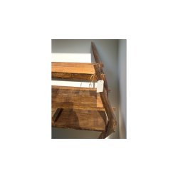 Flotte, robuste, rustikke Bali-reoler. Pris f�r: 4.000/3.000 kr. Nu 2.000/.1500 kr.