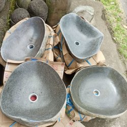 Nye naturstens hndvaske og plankebord i Suartr 2025