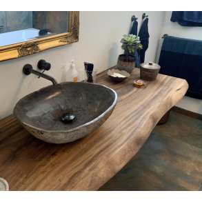 OPSTNING AF NATURSTENS HNDVASKE fra en Flodsten