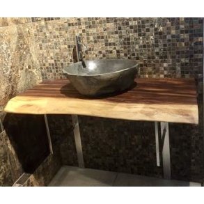 Massiv plankebord i Suartr - Opsat p vinkelbeslag