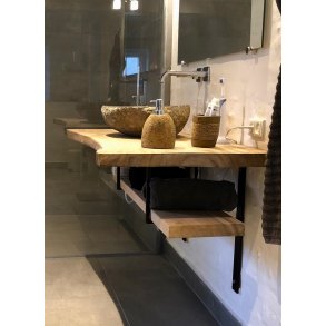 OPSTNING AF Plankebord med hylde